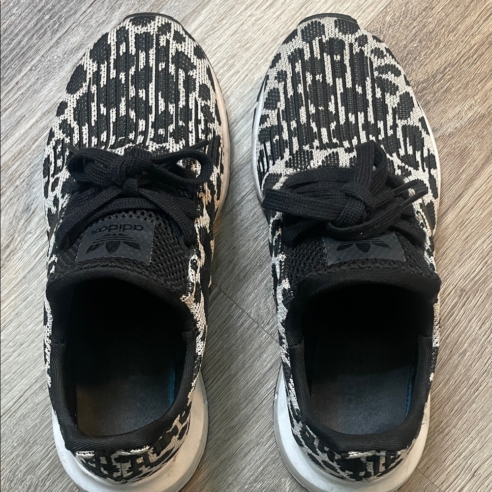 adidas Swift Run 1.0 shoes - Picture 5 of 5